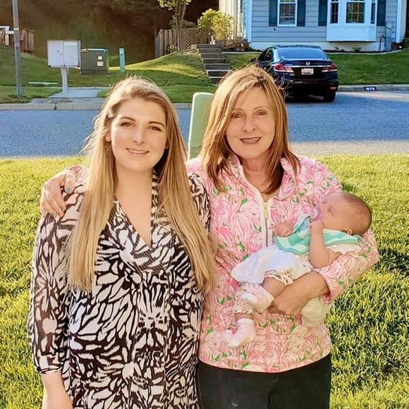 Meet your Posher, Lisa - Picture 2 of 2